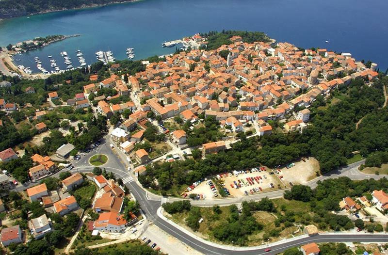 Apartman "Sabine Red" With Heated Pool Omišalj Exterior foto