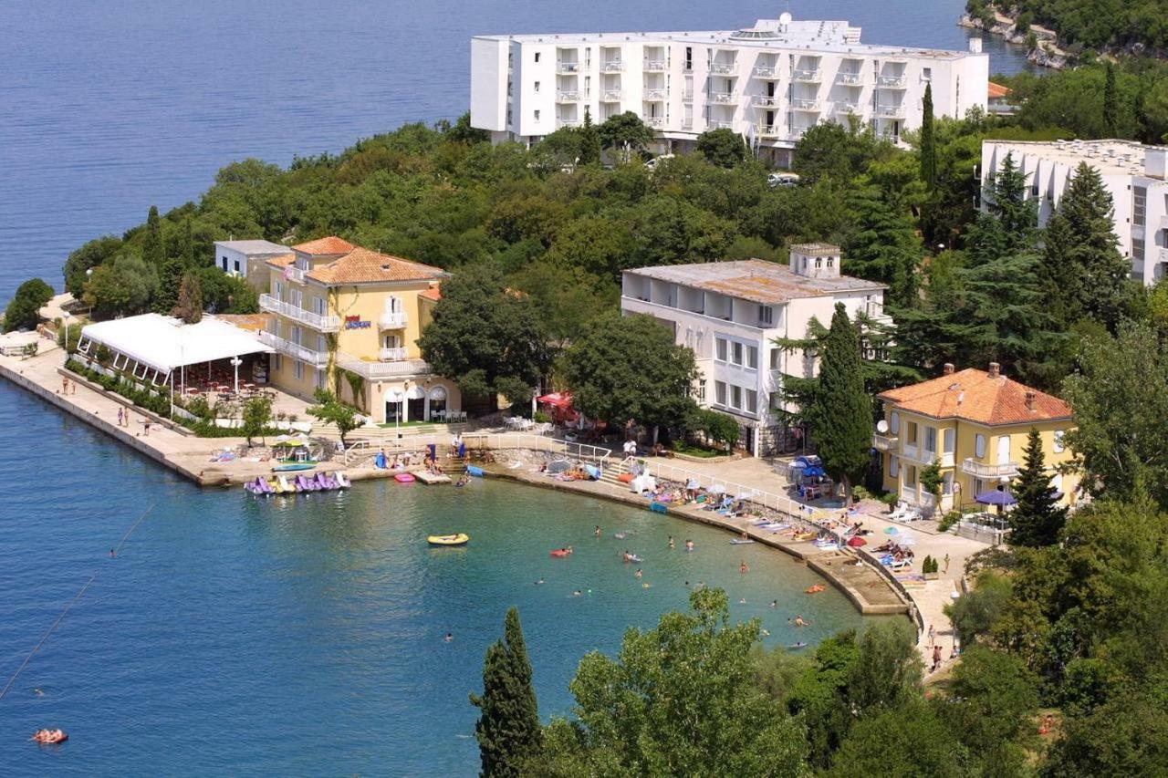 Apartman "Sabine Red" With Heated Pool Omišalj Exterior foto