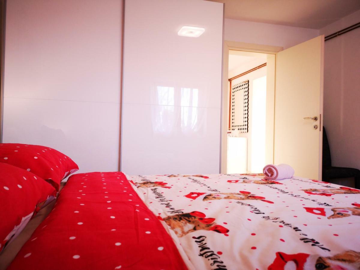 Apartman "Sabine Red" With Heated Pool Omišalj Exterior foto